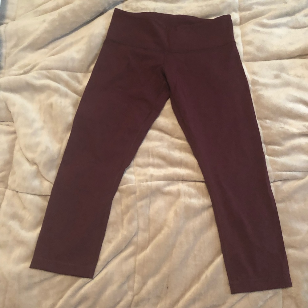Maroon Lululemon cropped maroon leggings sz 6